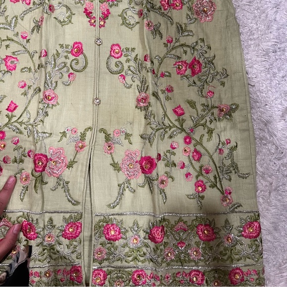 Beautiful green and pink Kurta set with detailed hand work embroidery - Picture 2 of 4